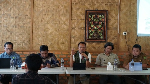 Unri dan RECOFTC mengadakan diskusi publik bertajuk "Mendorong Terwujudnya Tata Kelola Hutan dan Lingkungan yang Berkeadilan melalui Ketersediaan Data dan Informasi Peta". (Foto: M Iqbal)