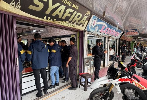 Toko emas di Kampar digeledah polisi terkait PETI.(foto: mcr)