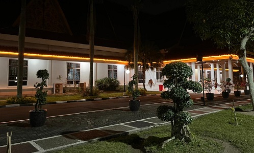 Rumah dinas Gubernur Riau mendadak sunyi usai Abdul Wahid terjaring OTT KPK.(foto: sri/halloriau.com)