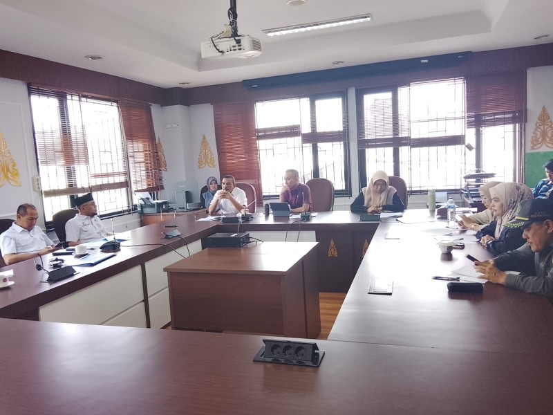 Komisi III DPRD Pekanbaru hearing bersama Kesra Setdako Pekanbaru (foto/Mimi)