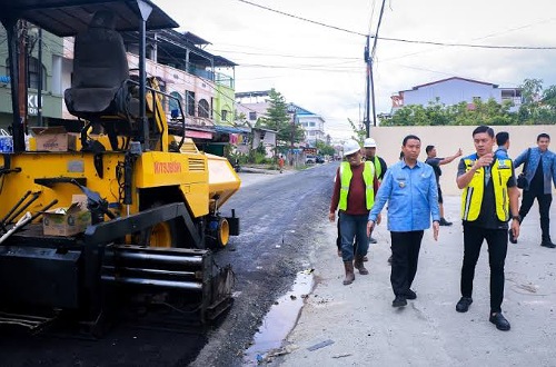 Perbaikan jalan di Kota Pekanbaru terus digesa.(foto: int)