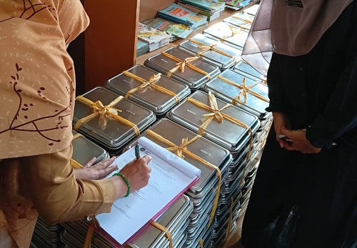 Proses distribusi MBG ke SDN 122 Pekanbaru.(foto: mcr)