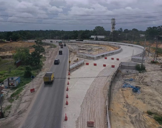 ilustrasi: Pembangunan jembatan overpass proyek Tol Lingkar Pekanbaru.