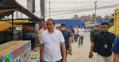 Wakil Bupati Indragiri hulu meninjau Pasar Soeghih Belilas (foto/ist)