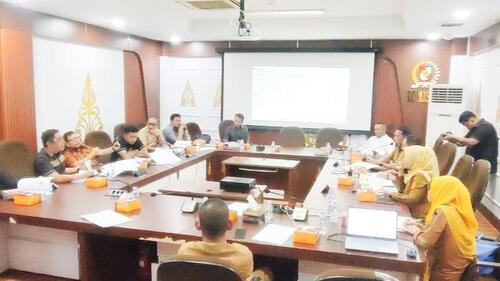 Komisi IV DPRD Pekanbaru menggelar hearing dengan Dinas Pertanahan, Senin petang (22/9/2025, di ruang Komisi IV. (Foto: Tribun Pekanbaru)