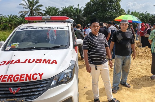 Ketua P3K Pelalawan, M Daud di lokasi TPU Pangkalan Kerinci Barat.(foto: andi/halloriau.com)