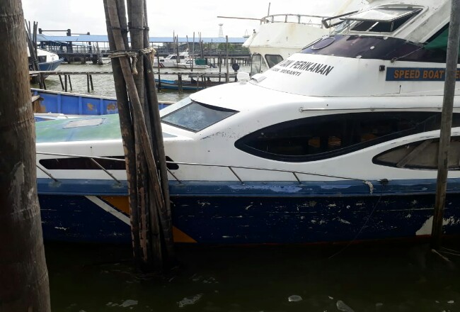 Kapal Patroli Dinas Perikanan Meranti yang sudah rusak.