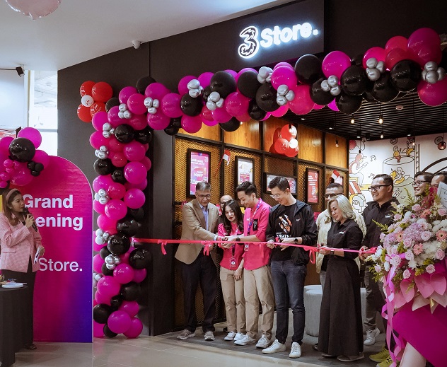 Indosat melalui brand Tri meresmikan 3Store terbaru di Gedung Indosat, Jalan Perintis Kemerdekaan, Medan.