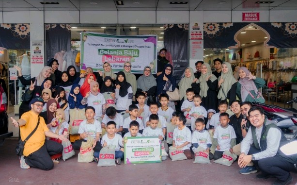 Wujudkan kebahagiaan Lebaran, komunitas Sahabat Maryam dan Dompet Dhuafa Riau ajak anak yatim belanja baju baru (foto/ist)
