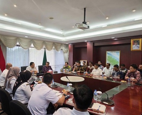 Pertamina Patra Niaga Regional Sumbagut melakukan audiensi dengan Plt Gubri, SF Hariyanto, di Kantor Gubernur Riau (15/4/26). (ist)