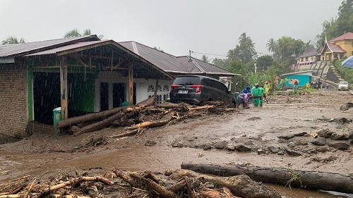 Bencana longsor dan banjir bandang di Sumbar.(foto: int)