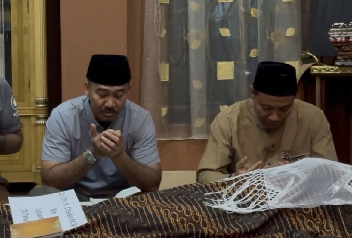 Wawako Pekanbaru, Markarius melayat dan sampaikan belasungkawa atas wafatnya Dr Chaidir (foto/yuni)