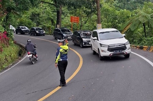 Jalur Padang-Bukittinggi diberlakukan sistem one way selama musim mudik-balik lebaran 2026.(foto: int)