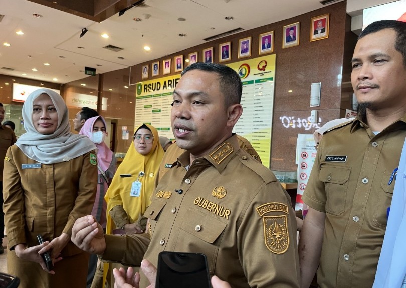 Gubri Abdul Wahid melakukan scanning kesehatan di RSUD Arifin Achmad, Kota Pekanbaru (foto/yuni)