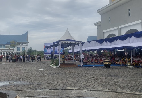 Walikota Agung Nugroho pimpin Apel HUT ke-241 Kota Pekanbaru (foto/dini)