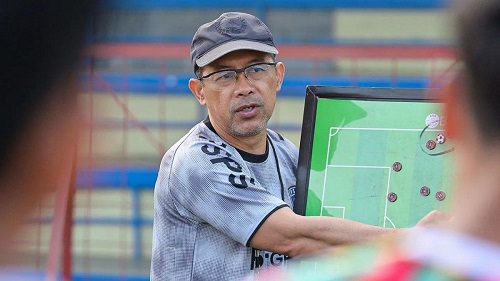 Pelatih PSPS Pekanbaru, Aji Santoso.(foto: int)