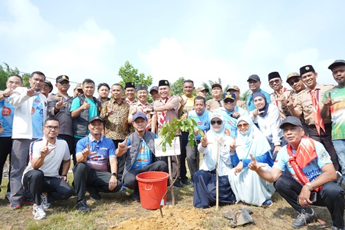 Porserosi Pekanbaru tanam 1.000 pohon di Venue Sepatu Roda Sport Center Kulim (foto/Mimi)