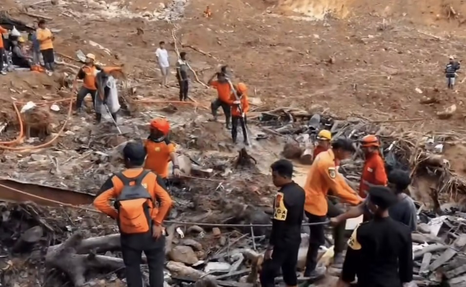 Ilustrasi pencarian korban bencana di Sumatra terus dilakukan (foto/SC IG)