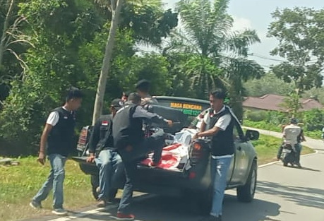Bawaslu dan tim gabungan tertibkan APK Caleg di Bengkalis (foto/zulkarnain)