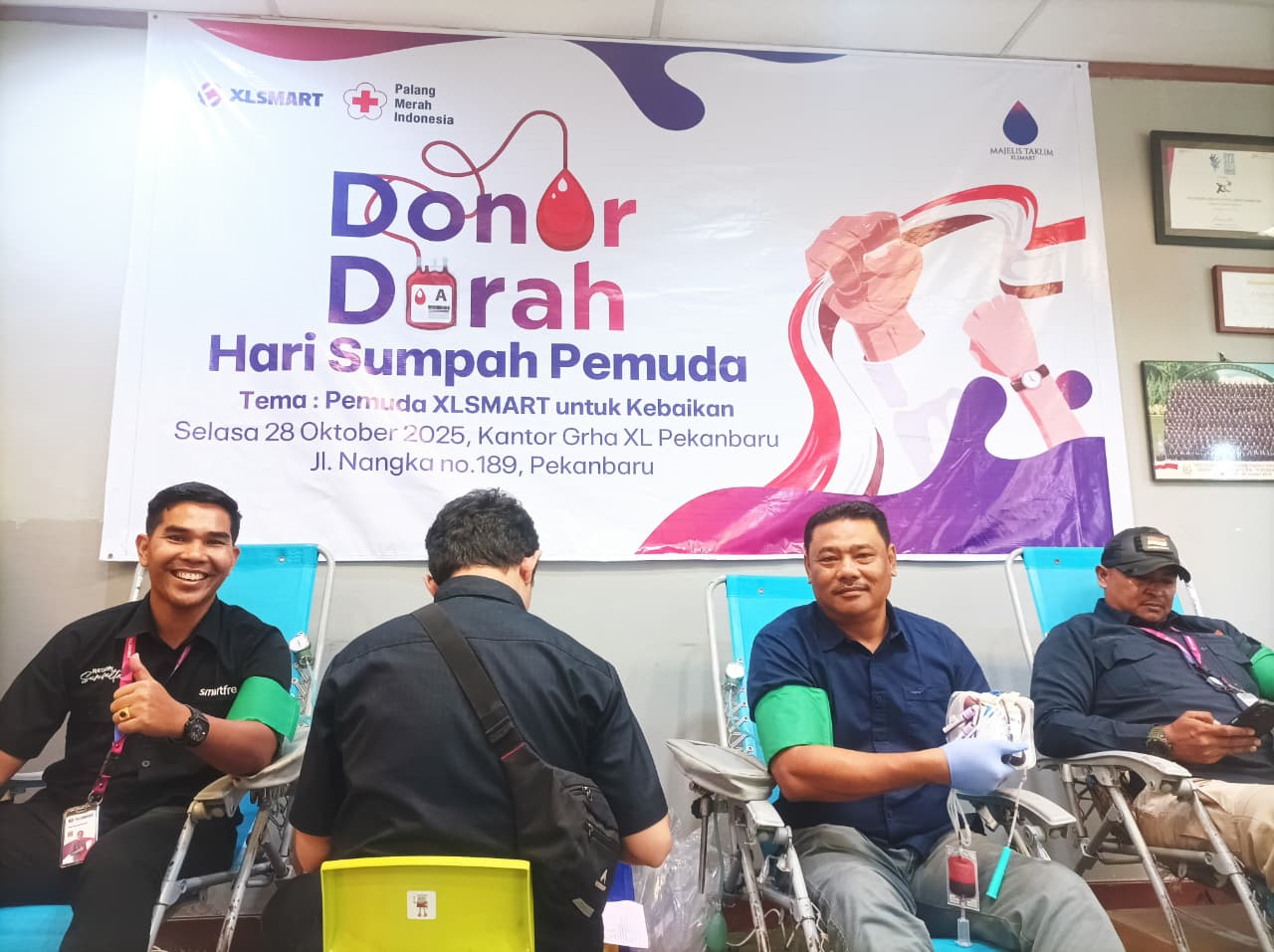 Karyawan XLSMART gelar donor darah bersama PMI Pekanbaru dalam memeriahkan Hari Sumpah Pemuda (foto/ist)
