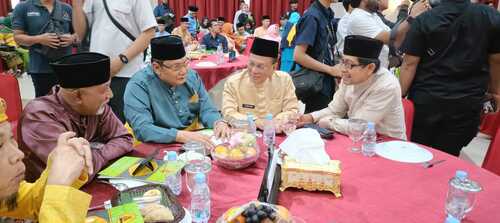 Bupati Rohil, Bistamam hadir di pengukuhan FKPMR di Pekanbaru. (Foto: Afrizal)