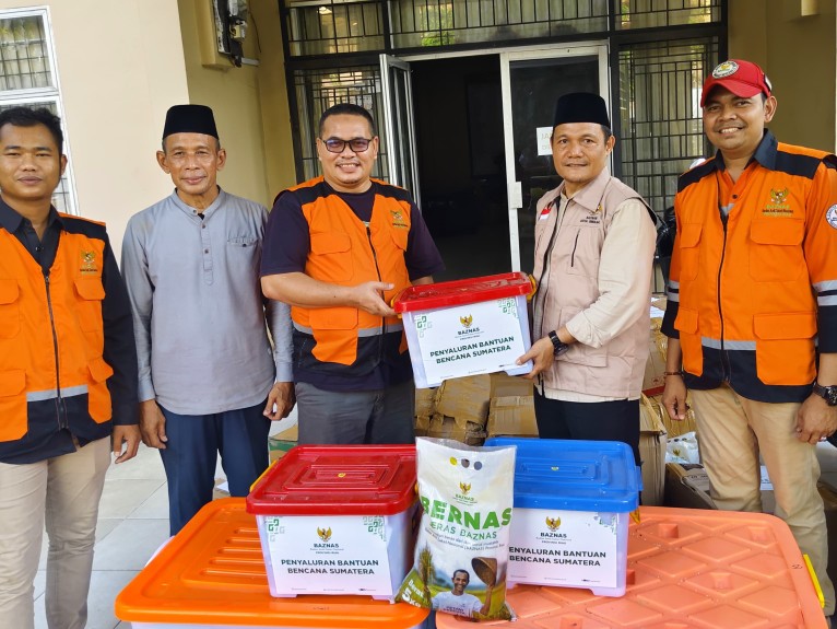 Baznas Riau menyalurkan bantuan uang tunai hingga logistik untuk korban bencana Sumut (foto/yuni)