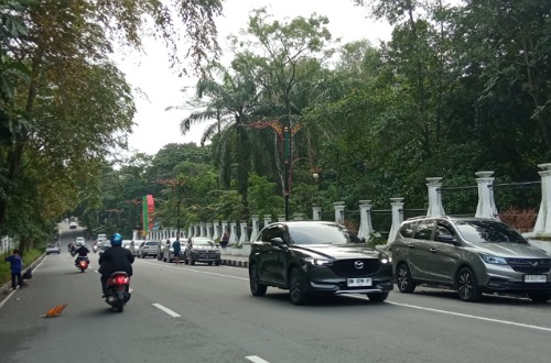 Kota Pekanbaru diselimuti awan mendung sejak pagi.(foto: barkah/halloriau.com)