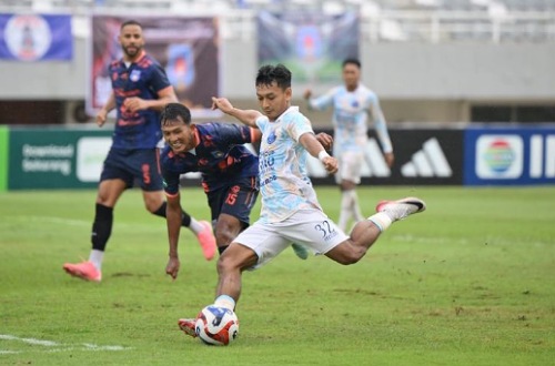 Skuad PSPS Pekanbaru saat menantang Adhyaksa FC Banten beberapa waktu lalu.(foto: mcr)