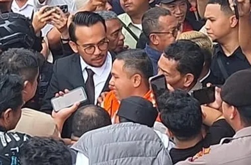 Sidang Abdul Wahid dikawal banyak massa pendukung.(foto: int)