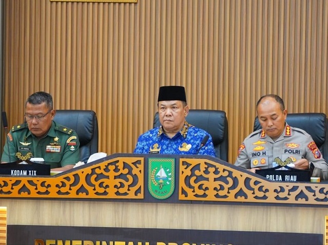 Pelaksana Tugas (Plt) Gubernur Riau SF Hariyanto menghadiri rapat virtual yang dipimpin Menteri Dalam Negeri (Mendagri) Muhammad Tito Karnavian.