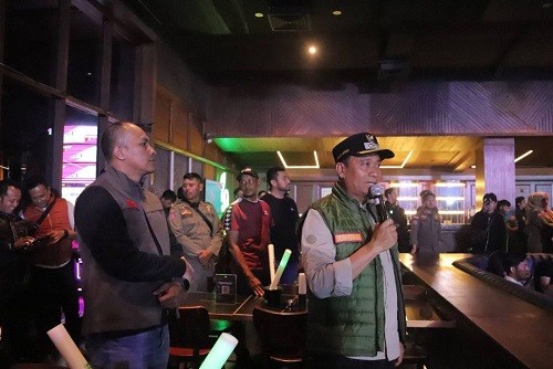 Wakil Walikota Pekanbaru, Markarius Anwar saat sidak ke THM Paragon pasca viral video pesta waria LGBT.(foto: mcr)