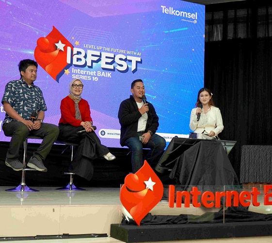 Telkomsel resmi membuka IBFEST Series 10 bertema “Level Up The Future with AI” di SMK Negeri 1 Cimahi, Selasa (21/1). 