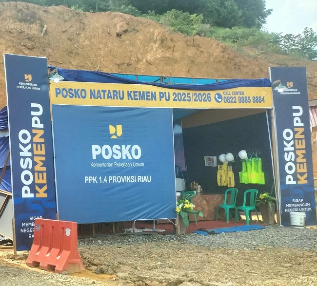 BPJN Riau mendirikan posko pantau di sejumlah ruas strategis selama perayaan Nataru 2025.