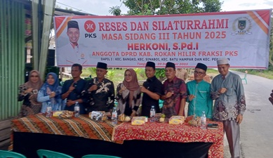 Anggota DPRD Rohil, Herkoni tampung aspirasi masyarakat Kepenghuluan Sungai Nyamuk (foto/afrizal)