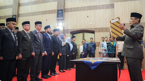 Pemko Dumai melakukan rotasi dan pelantikan terhadap 21 pejabat Eselon II. (Foto: Bambang)