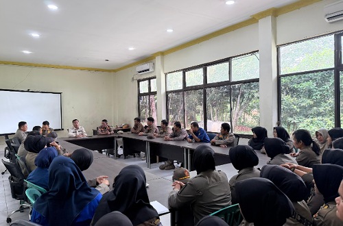 Bupati Kuansing, Suhardiman Amby sidak OPD usai libur lebaran.(foto: ultra/halloriau.com)
