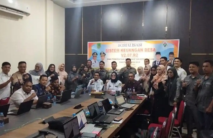 BRK Syariah Cabang Bagansiapiapi bekerjasama dengan DPMK Rohil menggelar edukasi bagi 159 kepenghuluan/desa untuk penerapan transaksi non-tunai di aula pertemuan BRK Syariah Bagansiapiapi, Rabu (19/11/2025).