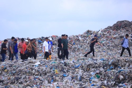 Pemasangan membran di TPA Muara Fajar tetap berjalan (foto/int)