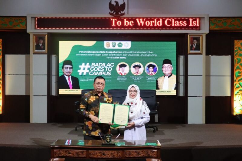 UIN Suska Riau dan Ditjen Badilag Mahkamah Agung RI menandatangani MoUm (Foto: Media Center Riau)