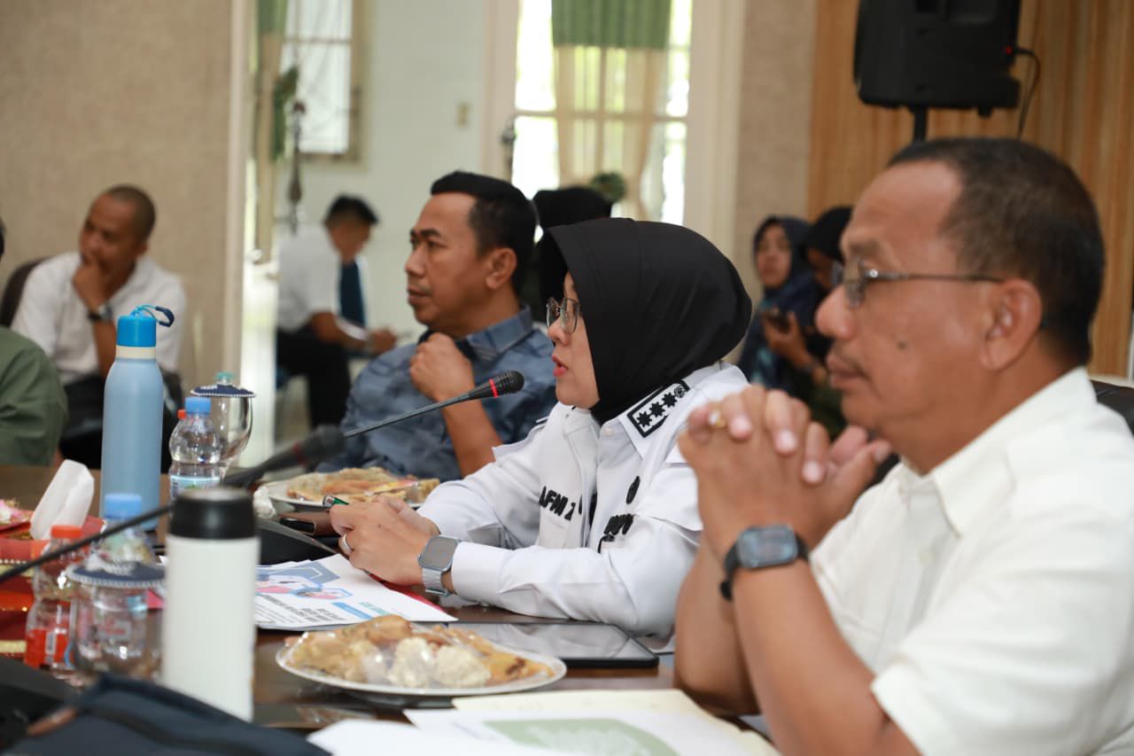 Bupati Siak Afni Zulkifli membuka forum percepatan pertumbuhan ekonomi daerah (foto/diana)