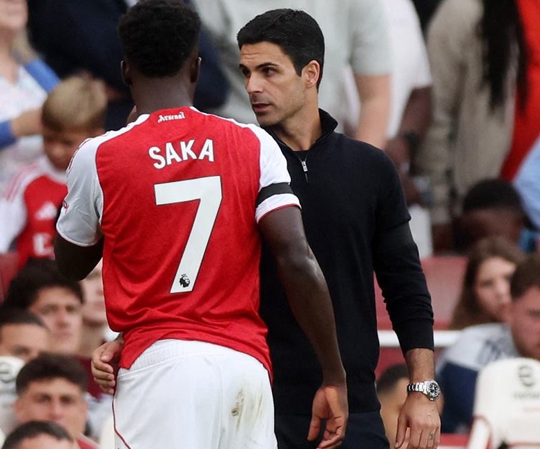 Pemain Arsenal, Bukayo Saka dan pelatih Mikel Arteta.