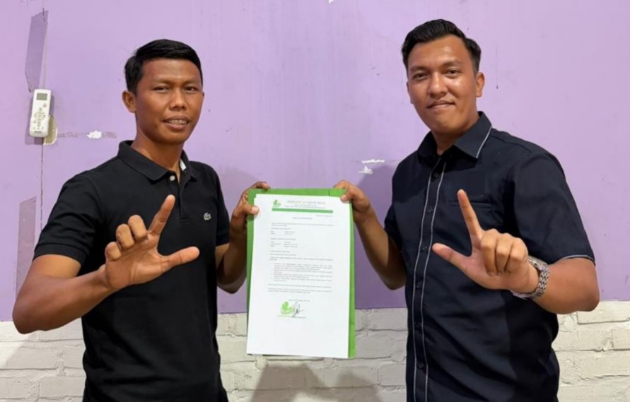 Zulkarnaini (kiri) resmi menjadi Ketua Persatuan Hijau Riau (PeHR) Kota Pekanbaru (foto/ist)