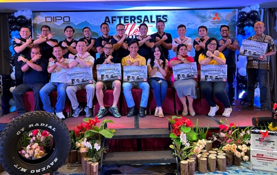 Foto bersama PT Dipo Internasional Pahala Otomotif saat manjakan pelanggan setianya melalui After Sales Fleet Gathering Mitsubishi.