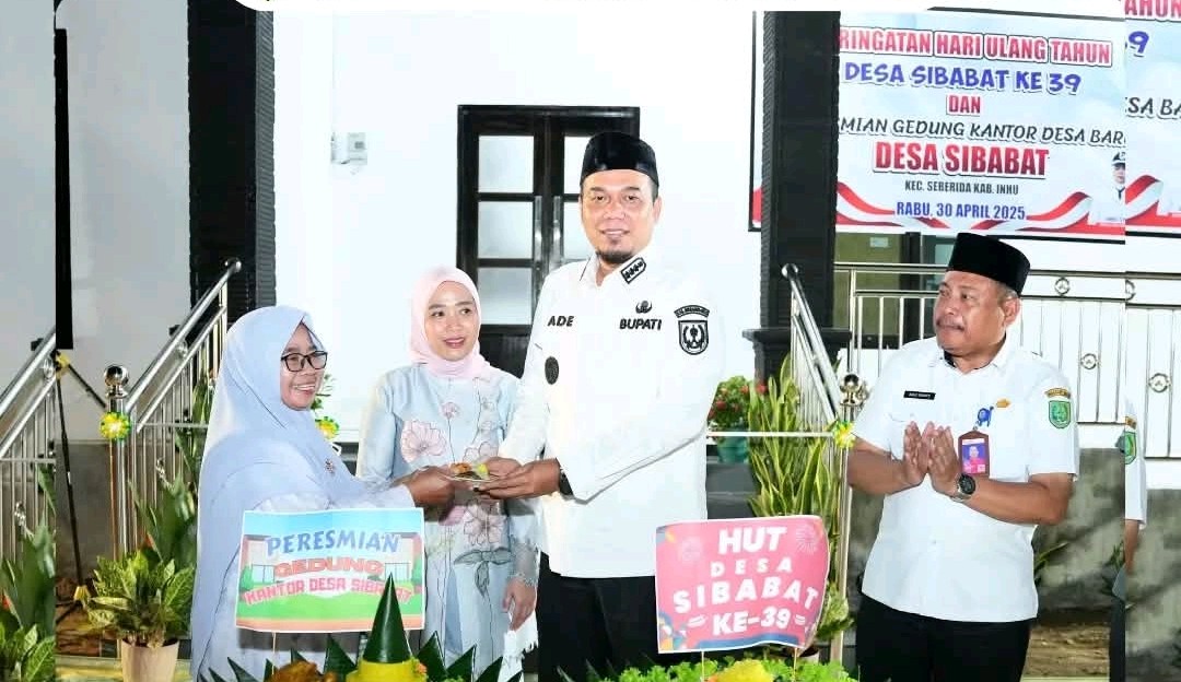Bupati Ade Agus Hartanto resmikan kantor baru Desa Sibabat (foto/andri)