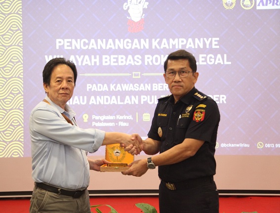 Kanwil DJBC Riau melaksanakan kegiatan kampanye dengan tajuk "Pencanangan Kampanye Wilayah Bebas Rokok Ilegal" pada pengguna fasilitas Kawasan Berikat di bawah naungan APRIL Group. 