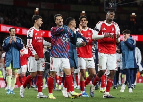 Arsenal tinggal sejengkal dari titel juara Liga Inggris 2025/2026.
