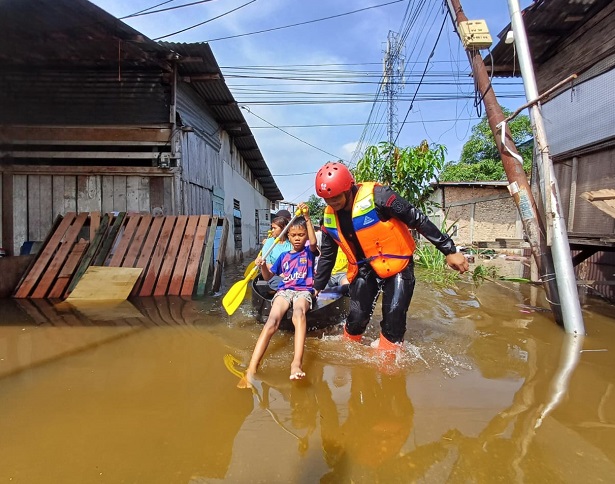 ilustrasi: Kecamatan Rumbai dan Payung Sekaki paling parah terdampak luapan Sungai Siak (foto/risnaldi-halloriau)