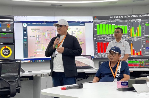 Zulmansyah Sekedang saat berkunjung ke SKK Migas.(foto: istimewa)