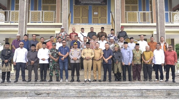 Bupati Pelalawan, Zukri ajak masyarakat jaga persatuan dan keamanan daerah (foto/Andy)