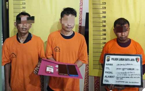 Polsek Lubuk Batu Jaya menangkap tiga pengedar sabu di Indragiri Hulu. (Foto: Andri Subakti)